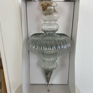 Glass hanging accent piece